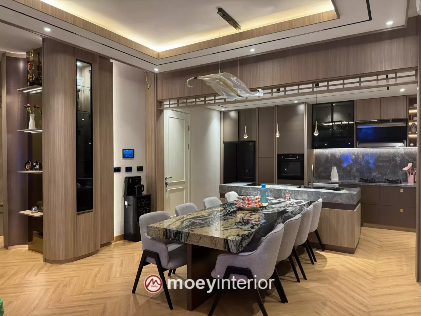 Ruang makan dan dapur – sudut pandang kedua